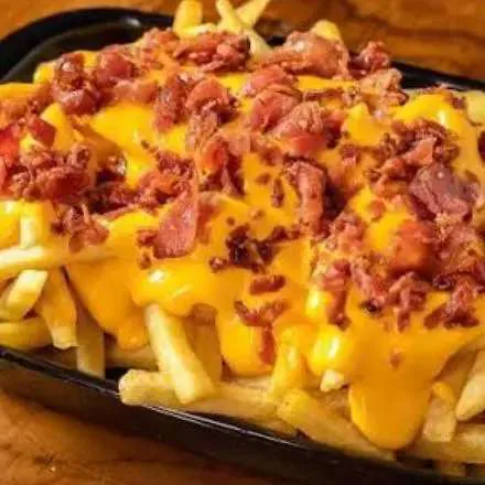 BATATA FRITA COM BACON E CHEDDAR